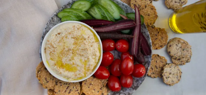 May contain: examples of dishes served in the Deli Oclock restaurant, interior or exterior of Deli Oclock restaurant