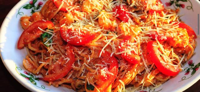 May contain: examples of dishes served in the Alberona's DaVinci Pizza & Pasta restaurant, interior or exterior of Alberona's DaVinci Pizza & Pasta restaurant