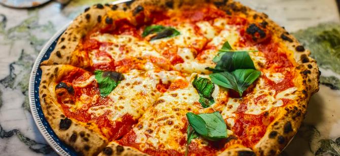 May contain: examples of dishes served in the Underground Pizza restaurant, interior or exterior of Underground Pizza restaurant
